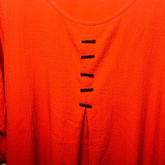 Ali Miles Tunic Red Gauze Black Button Asymmetrical Shark Bite Hem Artsy Boho 1X - Picture 2 of 7